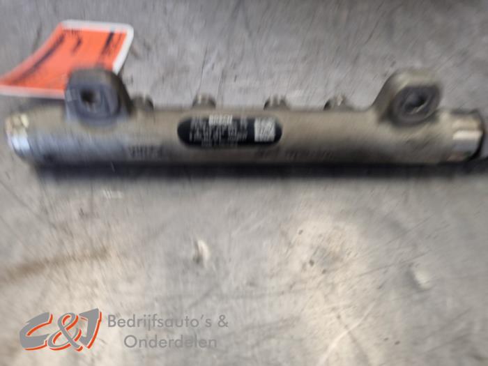 Gebruikte Injector brug Opel Vivaro 2.5 DTI 16V Prijs € 21,00 Margeregeling aangeboden door C&J Bedrijfsauto's & Onderdelen