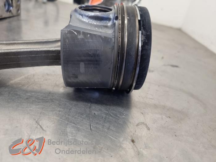 Zuiger van een Toyota ProAce 2.0 D-4D 140 16V 2024