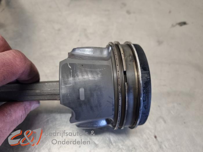 Zuiger van een Toyota ProAce 2.0 D-4D 140 16V 2024