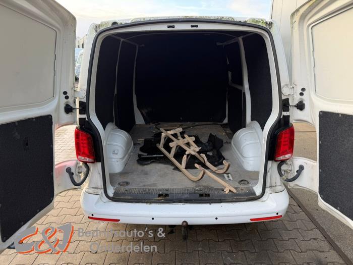 Gebruikte Laadbak bekleding Volkswagen Transporter T6 2.0 TDI 150 Prijs € 157,50 Margeregeling aangeboden door C&J Bedrijfsauto's & Onderdelen