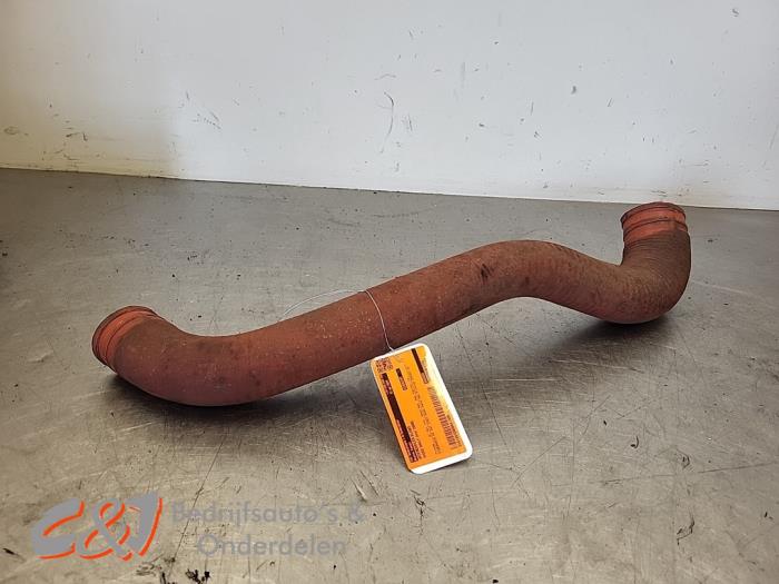 Gebruikte Intercooler Slang Iveco New Daily IV 35C12,S12 Prijs € 21,00 Margeregeling aangeboden door C&J Bedrijfsauto's & Onderdelen