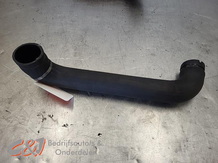 Gebruikte Intercooler Slang Iveco New Daily IV 35C12,S12 Prijs € 21,00 Margeregeling aangeboden door C&J Bedrijfsauto's & Onderdelen