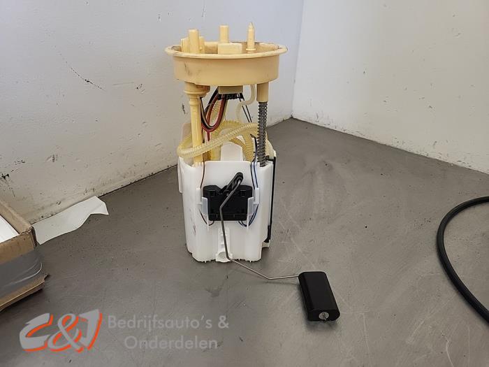 Gebruikte Tank element Pomp Volkswagen Crafter (SY) 2.0 TDI FWD Prijs € 78,75 Margeregeling aangeboden door C&J Bedrijfsauto's & Onderdelen