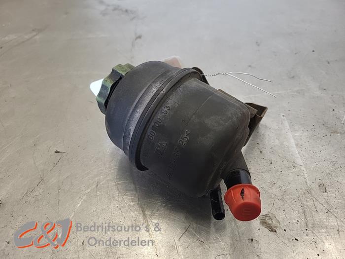 Gebruikte Servo Oliereservoir Volkswagen Crafter 2.0 BiTDI Prijs € 15,75 Margeregeling aangeboden door C&J Bedrijfsauto's & Onderdelen