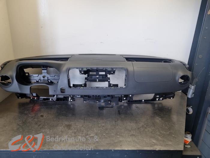 Gebruikte Dashboard Mercedes Sprinter 3,5t (907.6/910.6) 311 CDI 2.1 D RWD Prijs € 105,00 Margeregeling aangeboden door C&J Bedrijfsauto's & Onderdelen