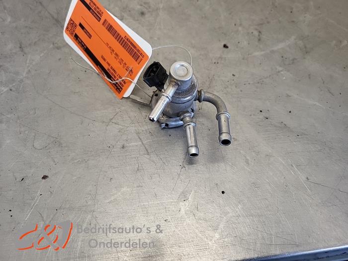 Gebruikte Injector adblue Renault Trafic (1FL/2FL/3FL/4FL) 2.0 dCi 16V 130 Prijs € 89,25 Margeregeling aangeboden door C&J Bedrijfsauto's & Onderdelen