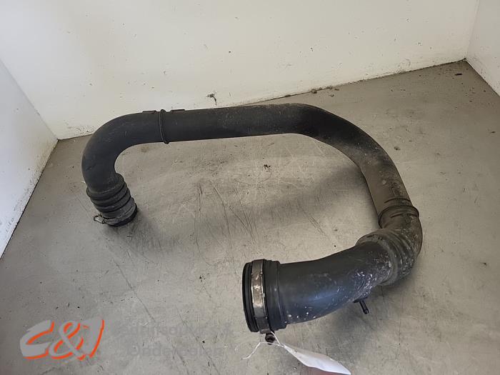 Gebruikte Intercooler Buis Opel Movano (4A1; 4A2; 4B2; 4B3; 4C2; 4C3) 2.5 CDTI Prijs € 42,00 Margeregeling aangeboden door C&J Bedrijfsauto's & Onderdelen
