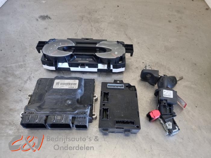 Gebruikte Computer Motormanagement Renault Trafic (1FL/2FL/3FL/4FL) 2.0 dCi 16V 120 Prijs € 472,50 Margeregeling aangeboden door C&J Bedrijfsauto's & Onderdelen