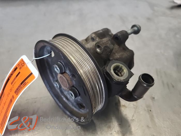 Gebruikte Servopomp Volkswagen Transporter/Caravelle T5 1.9 TDi Prijs € 21,00 Margeregeling aangeboden door C&J Bedrijfsauto's & Onderdelen