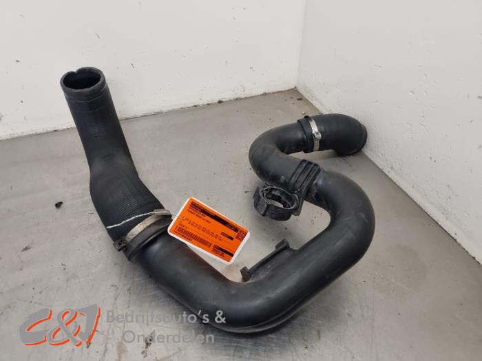 Gebruikte Intercooler Buis Peugeot Boxer (U9) 2.2 Blue HDi 140 Prijs € 68,25 Margeregeling aangeboden door C&J Bedrijfsauto's & Onderdelen