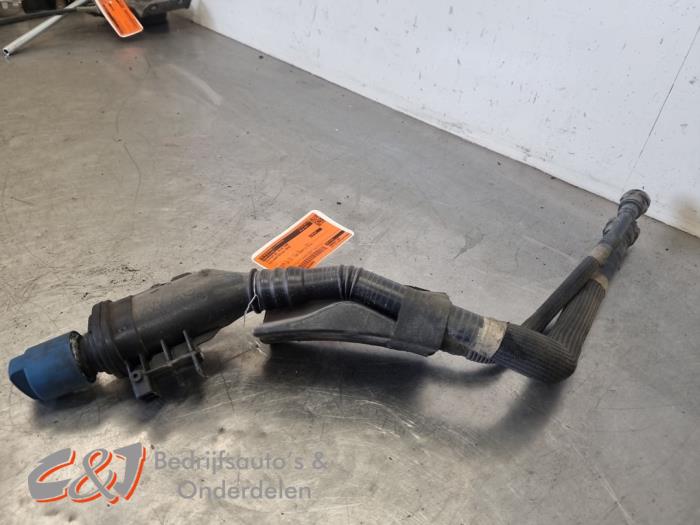 Gebruikte Vulpijp ad-blue tank Volkswagen Crafter (SY) 2.0 TDI FWD Prijs € 52,50 Margeregeling aangeboden door C&J Bedrijfsauto's & Onderdelen