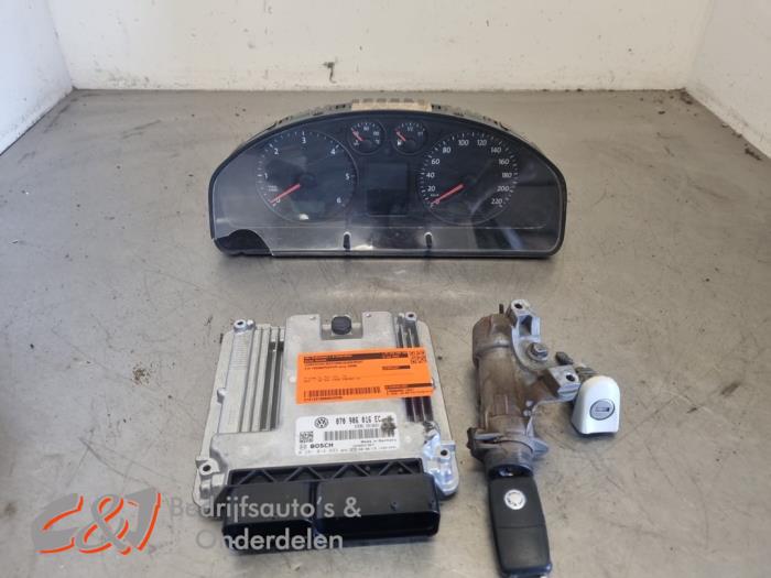 Gebruikte Computer Motormanagement Volkswagen Transporter T5 2.5 TDi PF Prijs € 157,50 Margeregeling aangeboden door C&J Bedrijfsauto's & Onderdelen