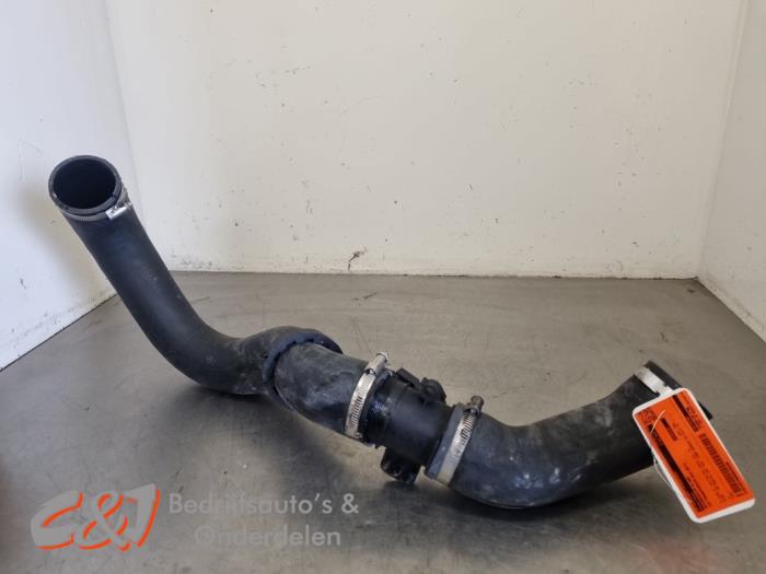 Gebruikte Intercooler Slang Volkswagen Transporter T5 2.0 BiTDI DRF 4 Motion Prijs € 36,75 Margeregeling aangeboden door C&J Bedrijfsauto's & Onderdelen