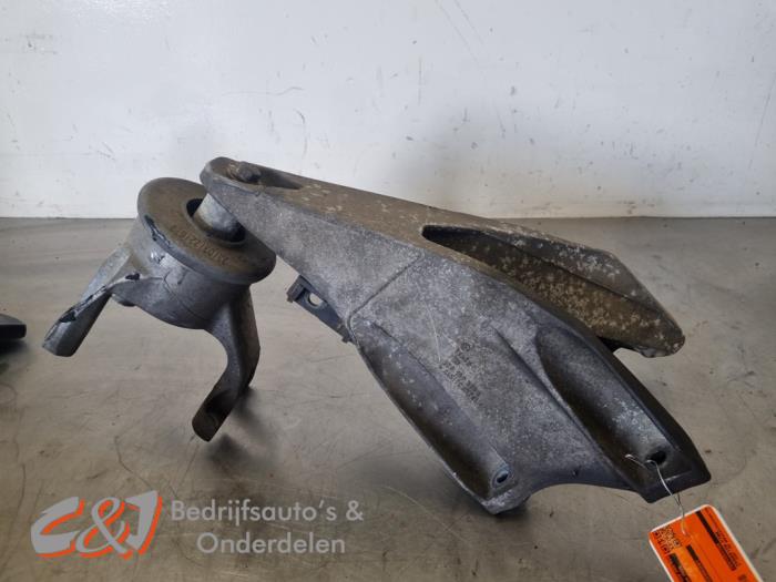 Gebruikte Motorsteun Volkswagen Transporter T5 2.0 BiTDI DRF 4 Motion Prijs € 26,25 Margeregeling aangeboden door C&J Bedrijfsauto's & Onderdelen