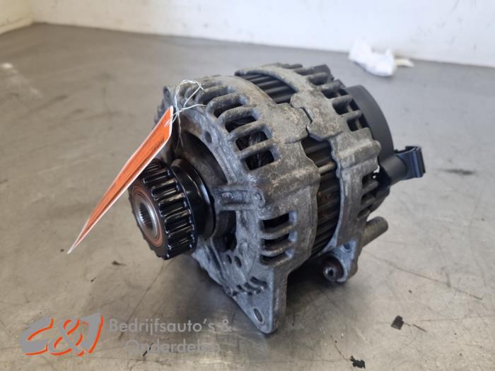 Gebruikte Dynamo Volkswagen Transporter T5 2.5 TDi Prijs € 68,25 Margeregeling aangeboden door C&J Bedrijfsauto's & Onderdelen