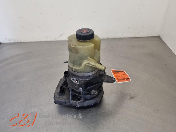 Gebruikte Servopomp Renault Trafic (1FL/2FL/3FL/4FL) 1.6 dCi Twin Turbo Prijs € 115,50 Margeregeling aangeboden door C&J Bedrijfsauto's & Onderdelen