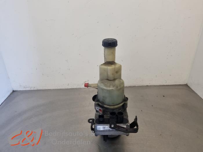 Gebruikte Pomp Servo Citroen Jumpy 2.0 Blue HDI 180 Prijs € 105,00 Margeregeling aangeboden door C&J Bedrijfsauto's & Onderdelen