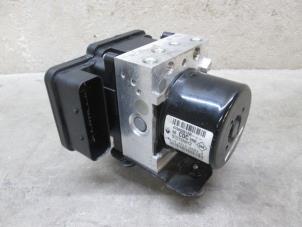 Gebruikte ABS Pomp Renault Laguna Coupé (DT) 3.5 V6 24V Prijs € 235,95 Inclusief btw aangeboden door NNP Automotive Group