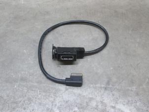 Gebruikte AUX/USB aansluiting Skoda Yeti (5LAC) Prijs € 30,25 Inclusief btw aangeboden door NNP Automotive Group