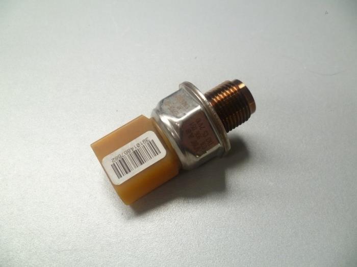 Brandstofdruk sensor van een Volkswagen Touran (1T3)  2012