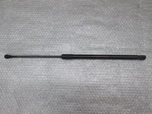 Gebruikte Amortisseur links-achter Infiniti Q30 (H15) Prijs € 12,10 Inclusief btw aangeboden door NNP Automotive Group