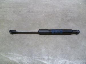 Gebruikte Kofferdekseldemper rechts-achter Volkswagen Golf VI Cabrio (1K) Prijs € 12,10 Inclusief btw aangeboden door NNP Automotive Group