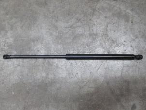 Gebruikte Amortisseur links-achter Renault Megane IV (RFBB) Prijs € 12,10 Inclusief btw aangeboden door NNP Automotive Group