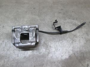 Gebruikte Remklauw (Tang) links-voor Infiniti Q30 (H15) Prijs € 90,75 Inclusief btw aangeboden door NNP Automotive Group