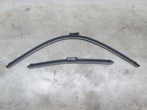 Nieuwe Ruitenwisserblad Set Volkswagen Golf Sportsvan (AUVS) Prijs € 39,87 Inclusief btw aangeboden door NNP Automotive Group