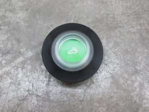 Nieuwe Schakelaar achterklep Mercedes C (W205) Prijs € 30,25 Inclusief btw aangeboden door NNP Automotive Group