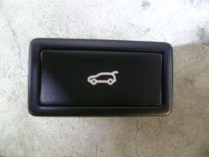 Gebruikte Schakelaar achterklep Volkswagen Touareg (7LA/7L6) Prijs € 18,15 Inclusief btw aangeboden door NNP Automotive Group