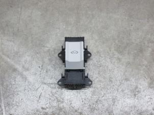 Nieuwe Schakelaar (diversen) Volkswagen Golf VII (AUA) Prijs € 54,45 Inclusief btw aangeboden door NNP Automotive Group