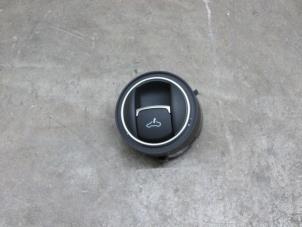 Gebruikte Schakelaar (diversen) Volkswagen CC (358) Prijs € 14,52 Inclusief btw aangeboden door NNP Automotive Group