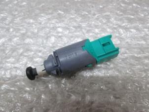 Nieuwe Remlicht Schakelaar Renault Master III (FV) Prijs € 18,15 Inclusief btw aangeboden door NNP Automotive Group