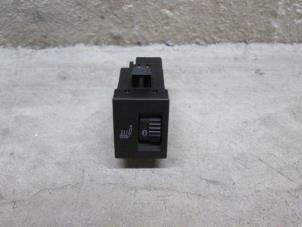 Gebruikte Schakelaar Stoelverwarming Volkswagen Polo IV (9N1/2/3) Prijs € 18,15 Inclusief btw aangeboden door NNP Automotive Group