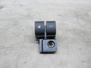 Gebruikte Tankklep Schakelaar Volkswagen Jetta III (1K2) Prijs € 24,20 Inclusief btw aangeboden door NNP Automotive Group