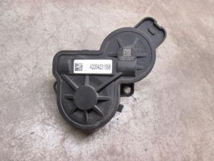 Gebruikte Handrem Computer Mercedes C (W205) Prijs € 54,45 Inclusief btw aangeboden door NNP Automotive Group