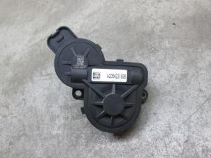 Gebruikte Handrem Module Mercedes C (W205) Prijs € 54,45 Inclusief btw aangeboden door NNP Automotive Group