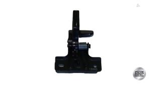 Nieuwe Motorkap Slotmechaniek Peugeot 208 II (UB/UH/UP) e-208 50 kWh Prijs € 44,85 Inclusief btw aangeboden door NNP Automotive Group