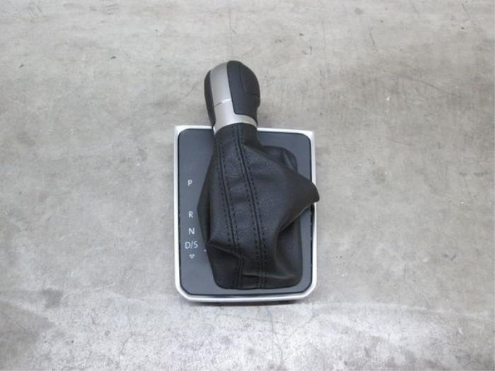 Versnellingspook van een Volkswagen Golf Sportsvan (AUVS)  2016