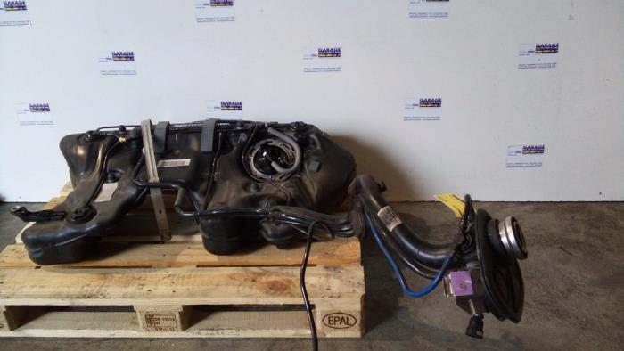 Réservoir de carburant Mercedes E-Klasse