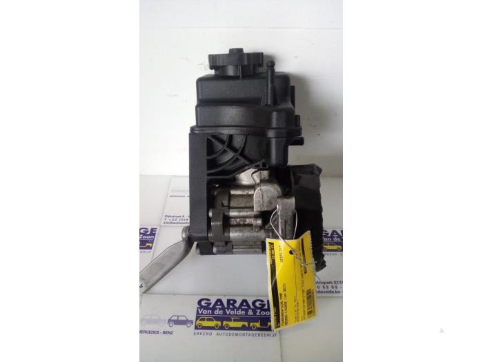 Power steering pump Mercedes C-Klasse