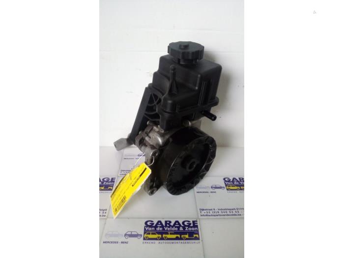 Power steering pump Mercedes C-Klasse