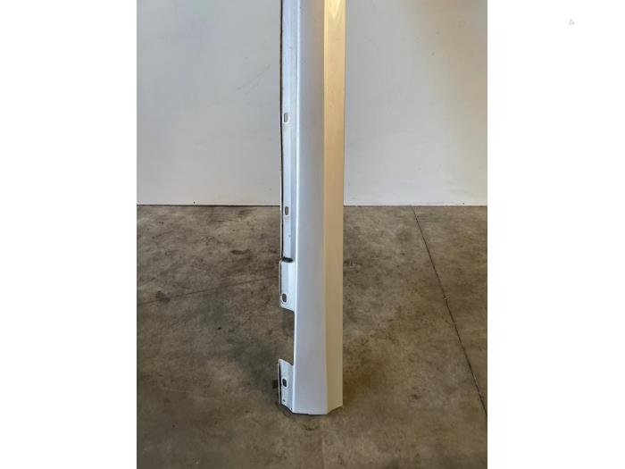 Sill, left Mercedes C-Klasse