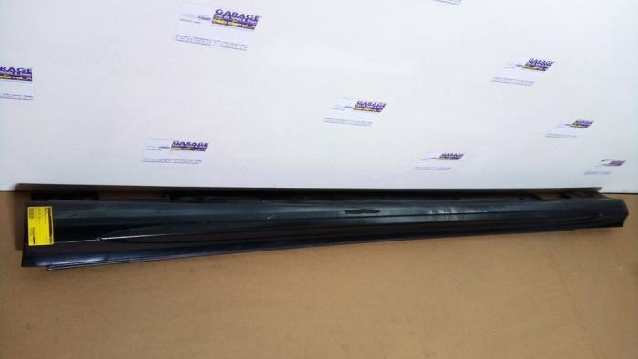 Sill, left Mercedes E-Klasse