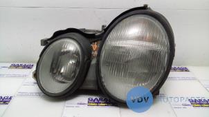 Gebruikte Koplamp links Mercedes CLK (C208) 2.3 230K 16V Prijs € 108,90 Inclusief btw aangeboden door Autoparts Van De Velde
