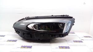 Gebruikte Koplamp rechts Mercedes A (177.0) 1.3 A-250 e Turbo 16V Prijs € 949,85 Inclusief btw aangeboden door Autoparts Van De Velde
