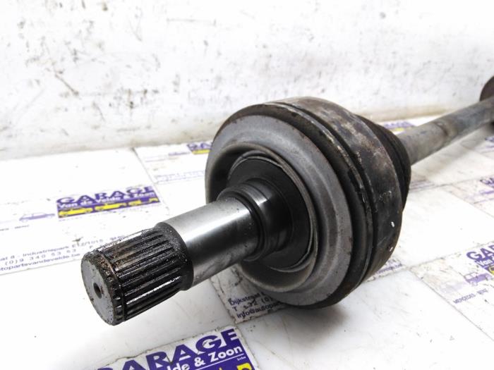 Homokineet achter Mercedes Viano