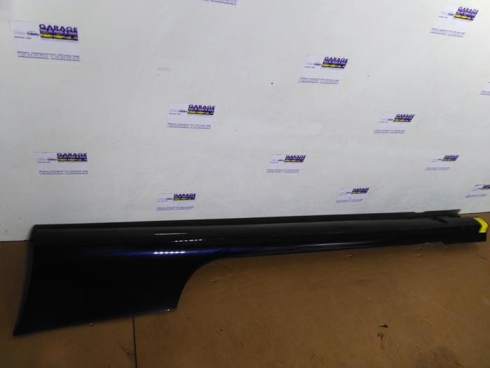 Dorpel links Mercedes E-Klasse