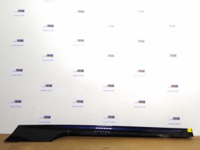 Dorpel links Mercedes E-Klasse